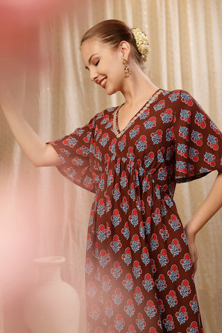 Detail of Hidden Feeding Zips & Pockets on All Over Printed Concealed Zip Feeding Maternity Dress for Breastfeeding