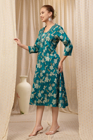 High-quality image of the Rayon texture and finish of the Embroidered Floral Foil Kurta Set.