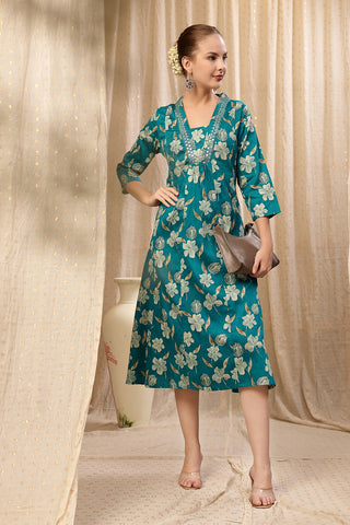 High-quality image of the Rayon texture and finish of the Embroidered Floral Foil Kurta Set.