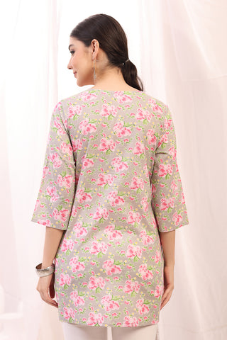 Close-up of pink Maternity Tops showing Long Zip for easy nursing access.