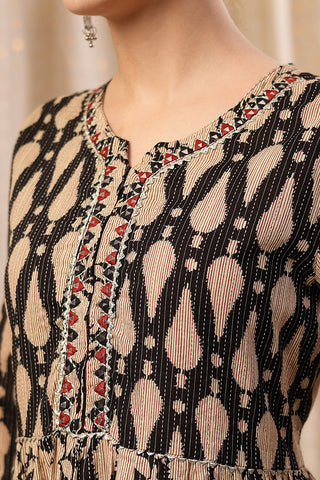 Close-up of the tiered style on the Ethnic Cotton Tiered Kurti for Feeding Kurti.