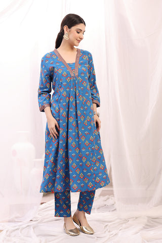 High-quality image of the Rayon texture and finish of the Embroidered Zip Kurta-Pant Kurta Set.