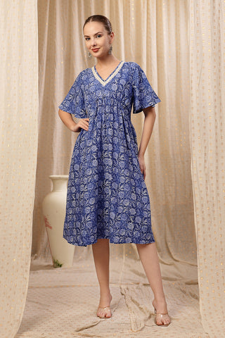 https://houseofzelena.com/collections/new-arrivals/products/all-over-printed-concealed-zip-feeding-maternity-dress-blue-floral