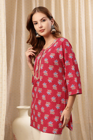 Red Booty Top feeding access; zipless, discreet, and easy for nursing.