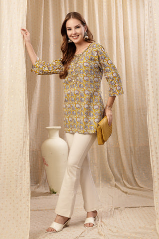 Yellow Feeding Top; stretch neckline allows fast breastfeeding access.