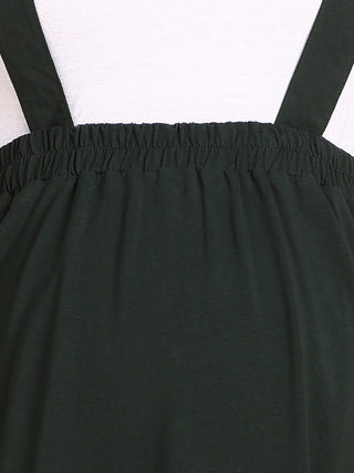 Bottle Green Skirt; functional pockets increase practicality for daily use.