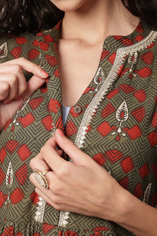 Side Profile of Green Nursing Dress showing Feeding Zips & Pockets & Fit