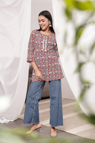 Red Multi Top; stretch fit is suitable for wear during pregnancy and nursing.