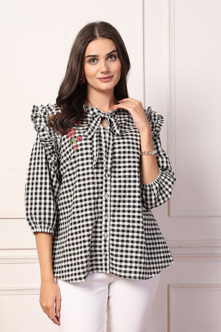 https://houseofzelena.com/products/vintage-charm-black-and-white-checkered-zipless-feeding-maternity-top