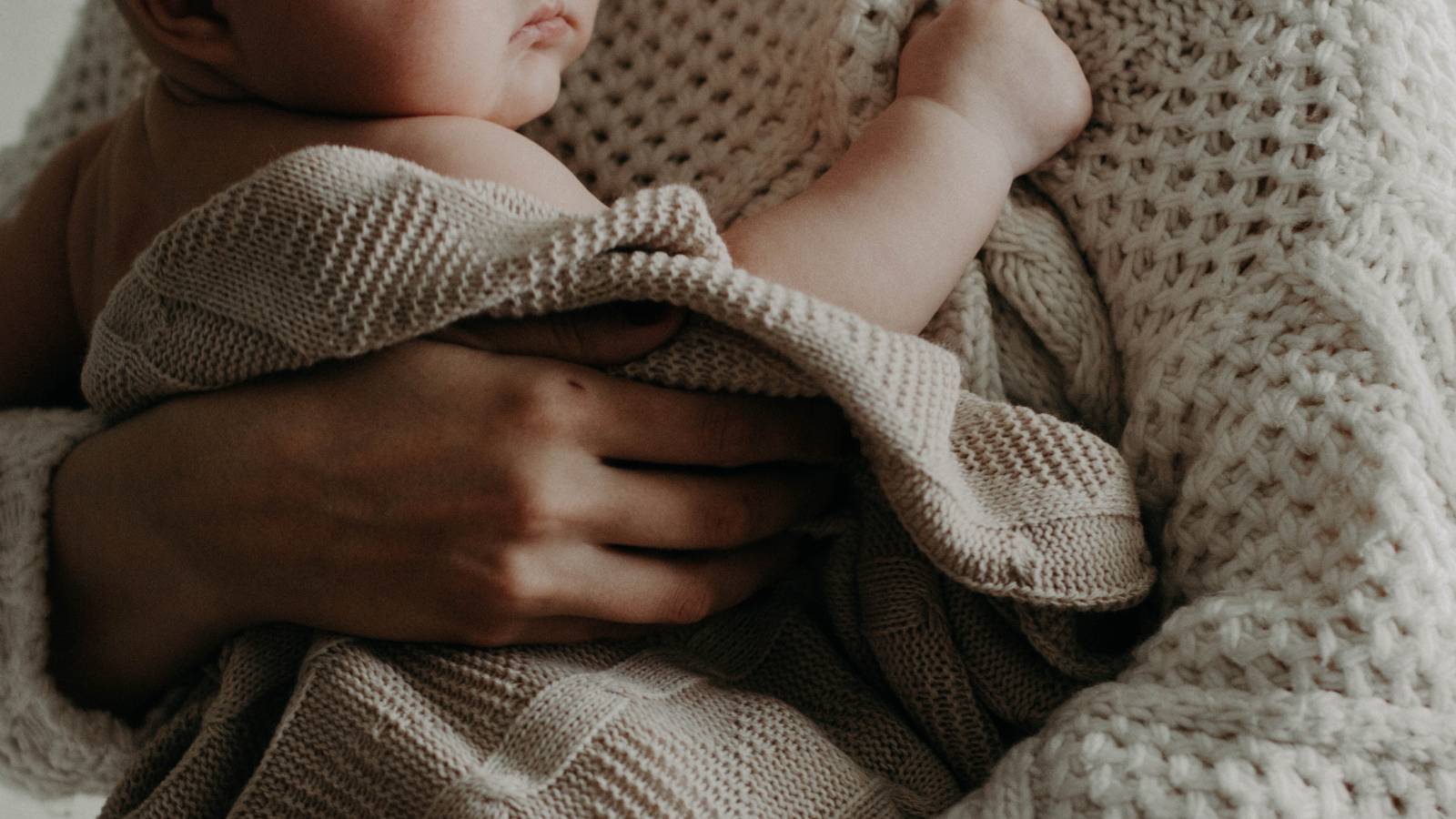 Top Tips for Safely Keeping Your Baby Warm During Winter