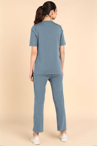 M-Blue Feeding Top; zipless access ensures simple and quick nursing.