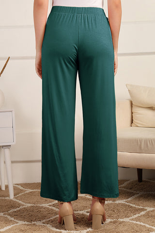 Model wears Deep Emerald Pajama; high waistband offers seamless belly support.